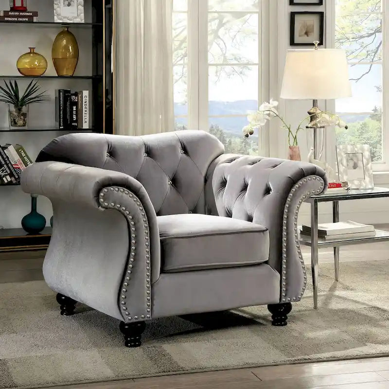 Fauteuil capitonné en tissu traditionnel avec boutons