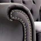 Fauteuil capitonné en tissu traditionnel avec boutons