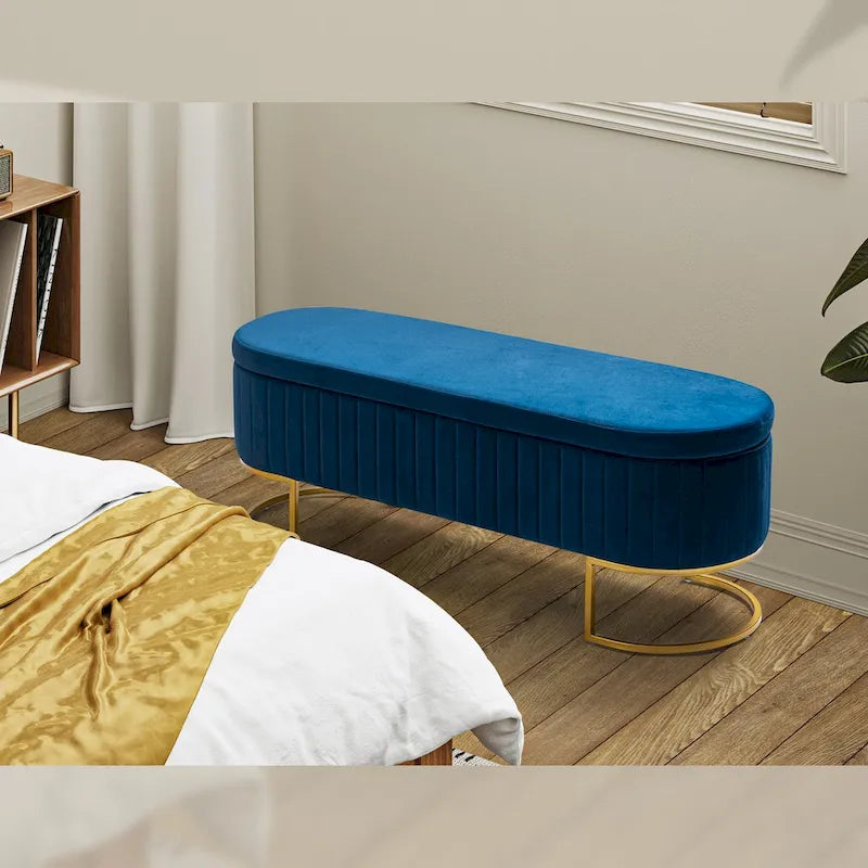 Banc de rangement capitonné avec dessus relevable et pouf.