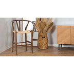 Tabouret de comptoir Weave, hauteur d'assise 23,5 po – Bois massif avec assise tissée